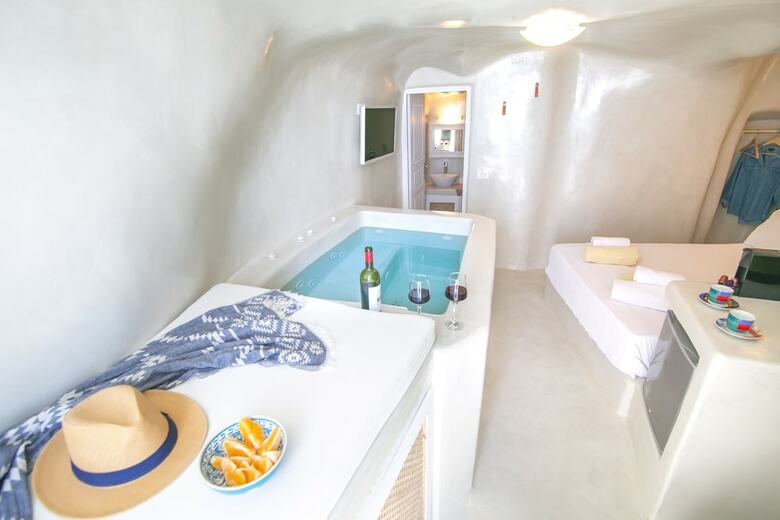 Hotel White Cave House