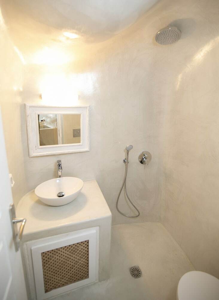 Hotel White Cave House