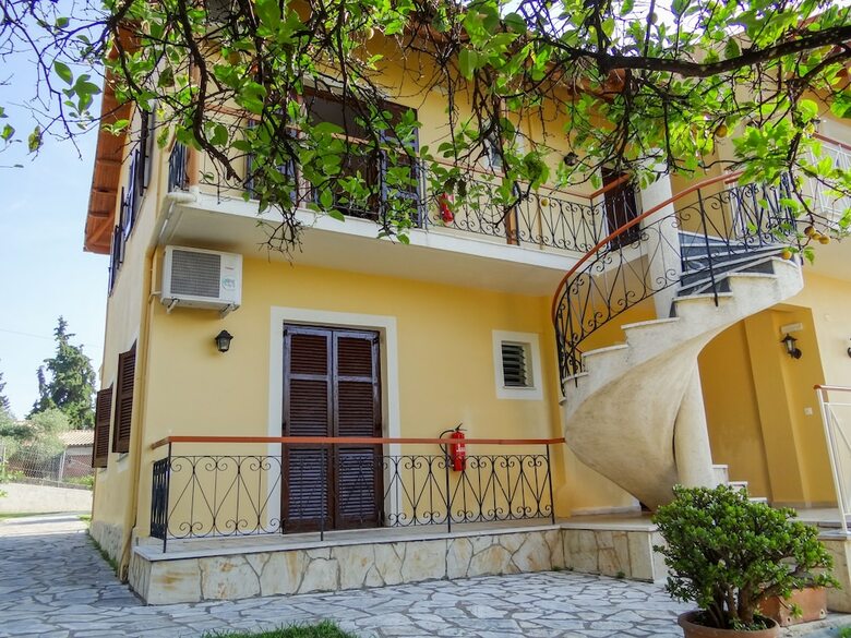 Hotel Eleni's Apartments & Studios