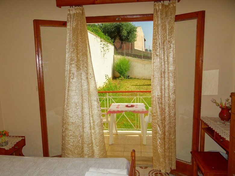 Hotel Eleni's Apartments & Studios