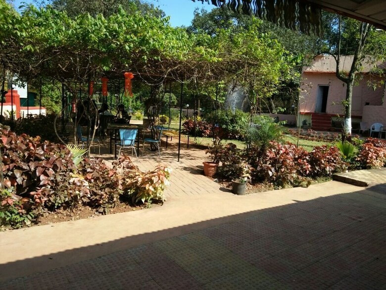 Hotel Redwood Resort Matheran