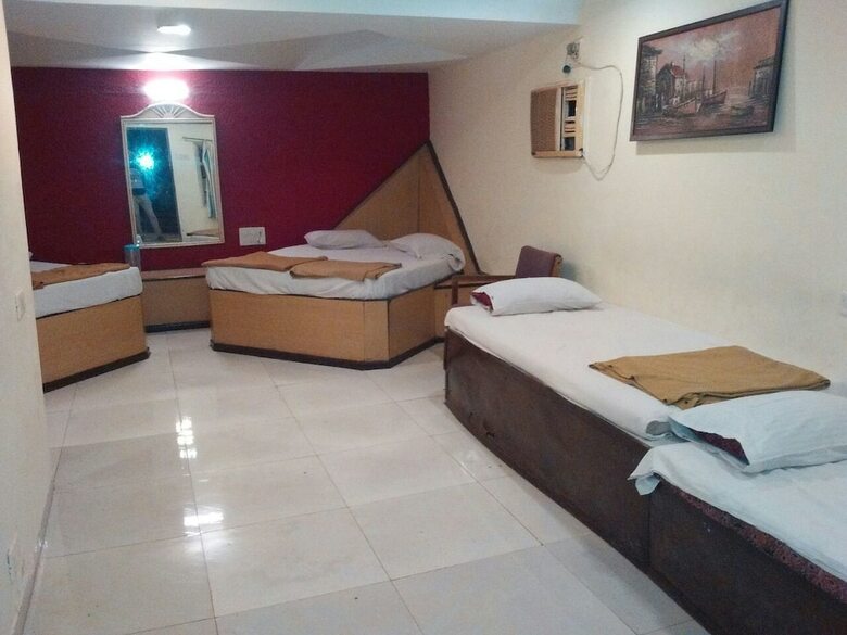 Hotel Redwood Resort Matheran
