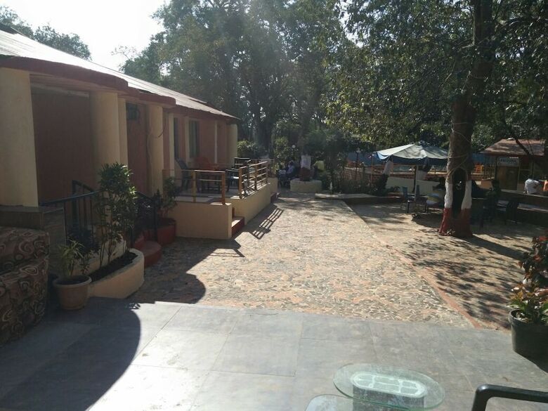 Hotel Redwood Resort Matheran