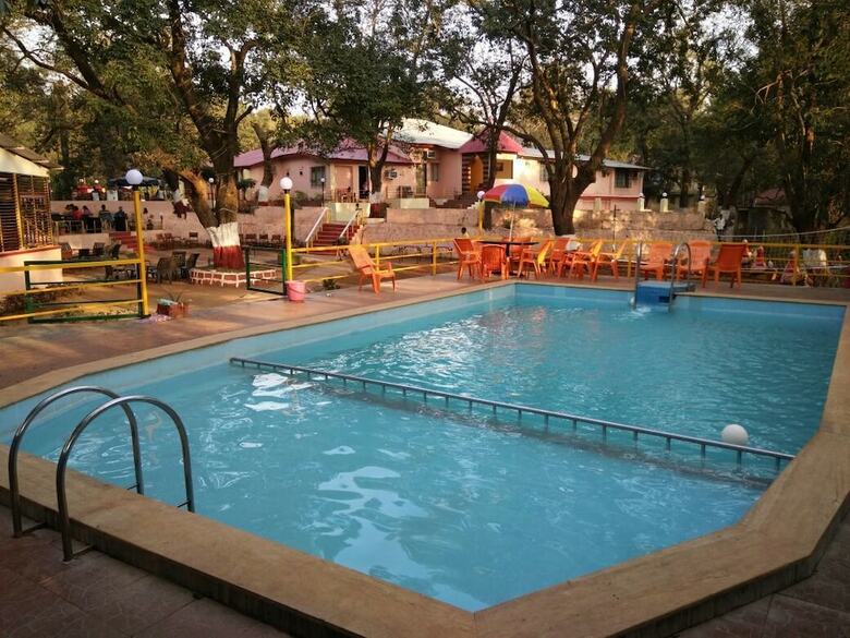 Hotel Redwood Resort Matheran