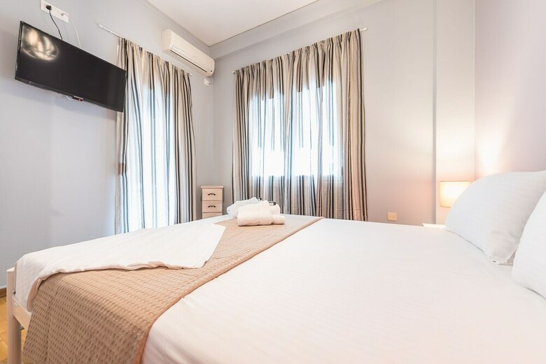 Urban Acropolis Apartment