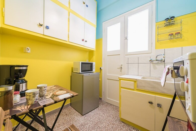 Urban Acropolis Apartment