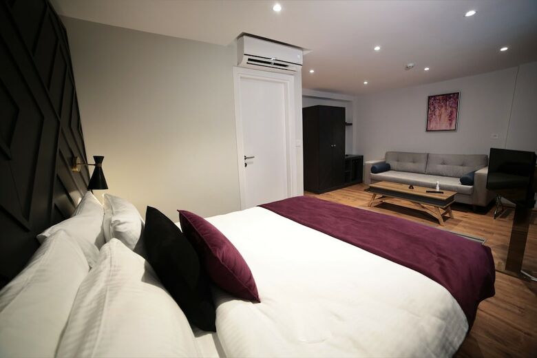 Hotel The Roomy