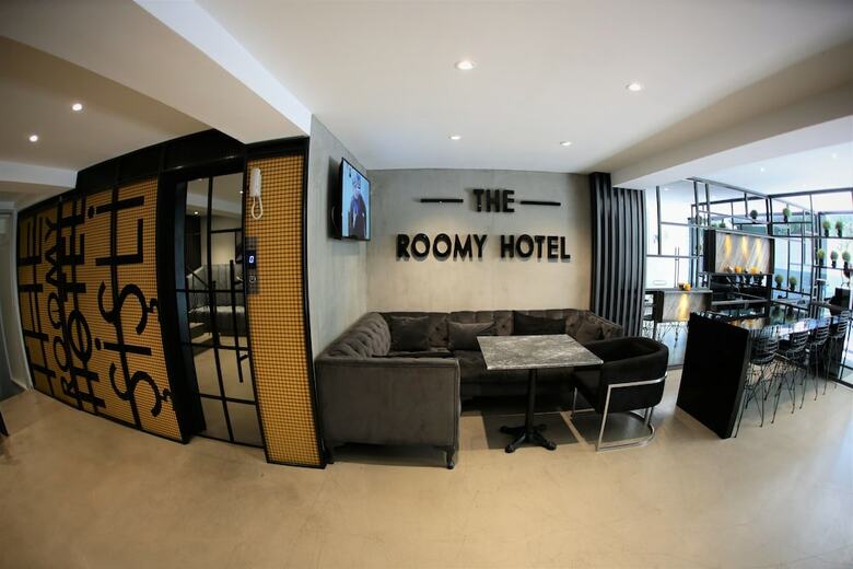 Hotel The Roomy