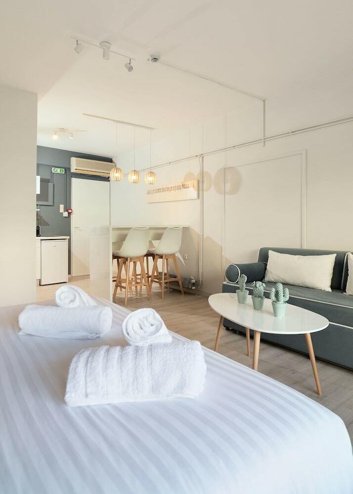 Apartamentos Plaka Heart