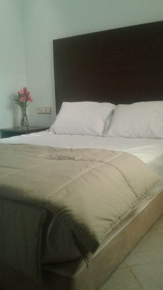 Hotel Motel Caf� Resto La Rocade