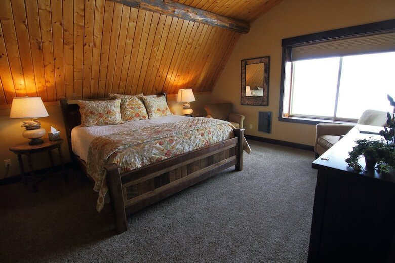 Bed & Breakfast Fin And Feather Inn