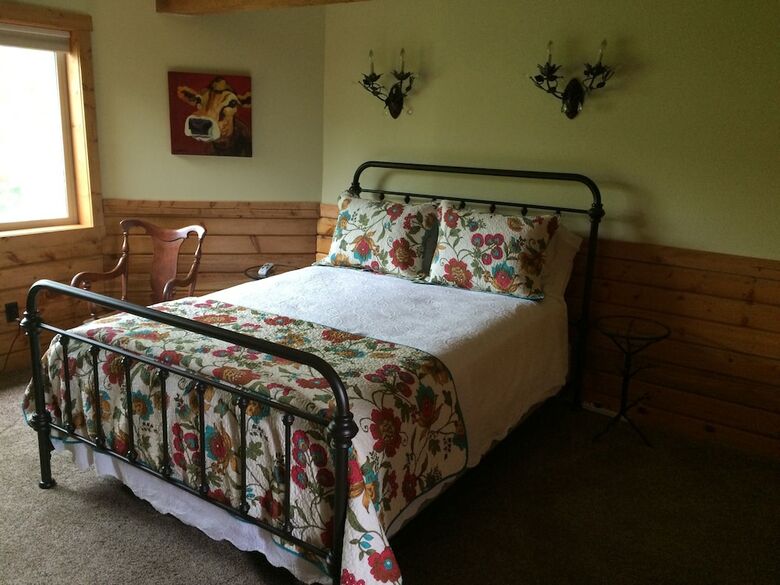 Bed & Breakfast Fin And Feather Inn