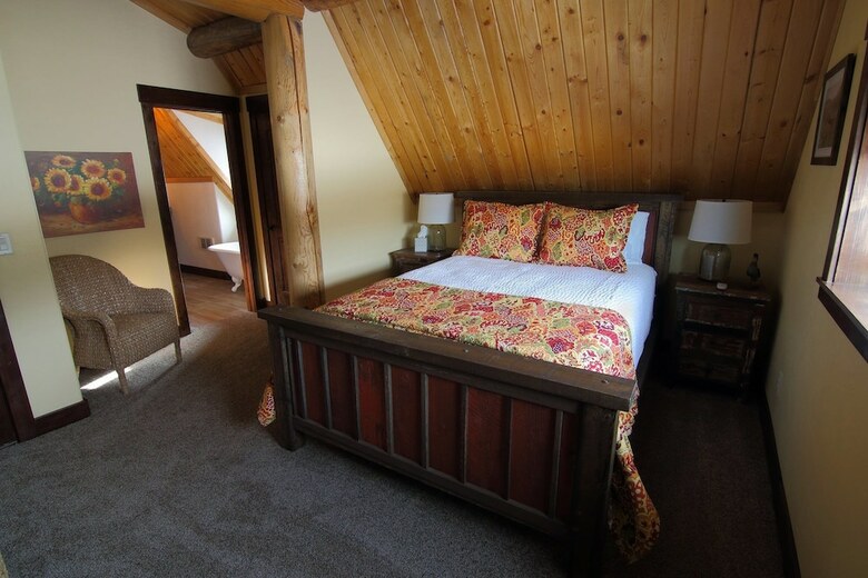 Bed & Breakfast Fin And Feather Inn