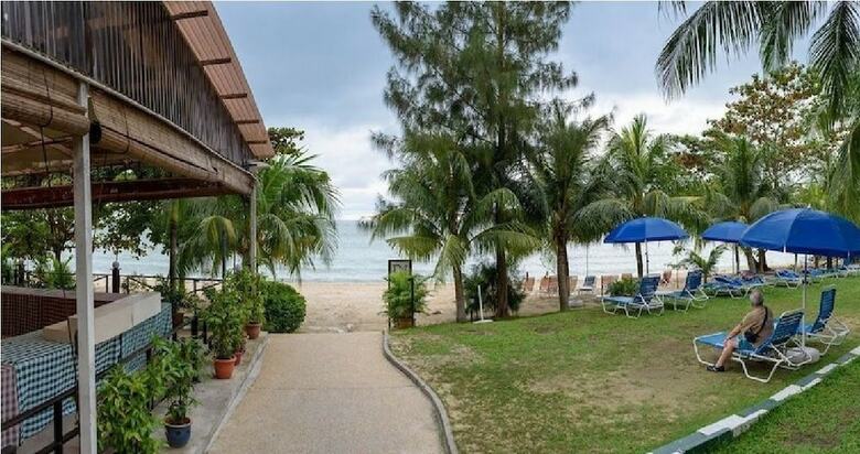 Hotel Expat's Nook Beach Resort