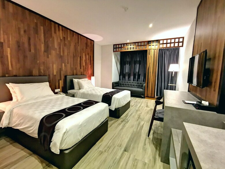 Frame Hotel