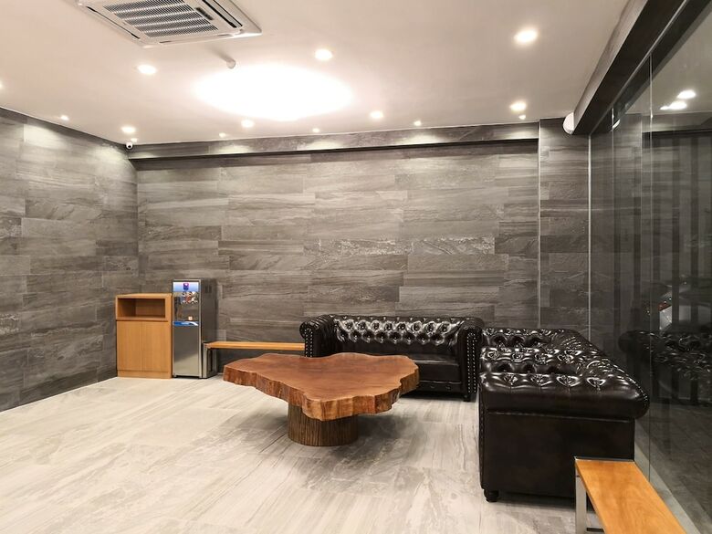 Frame Hotel