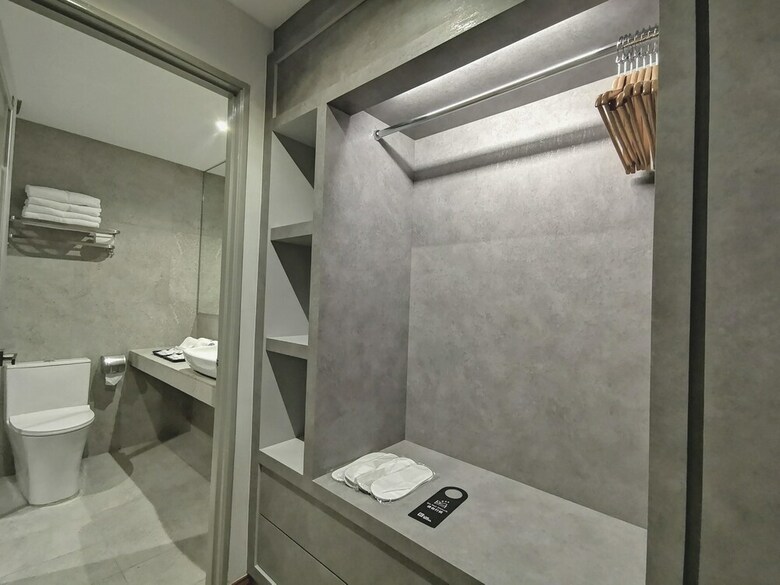 Frame Hotel