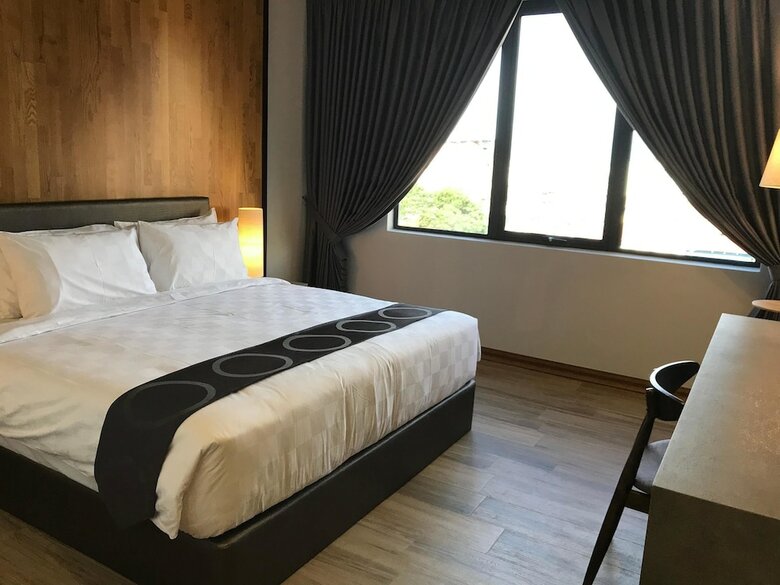 Frame Hotel