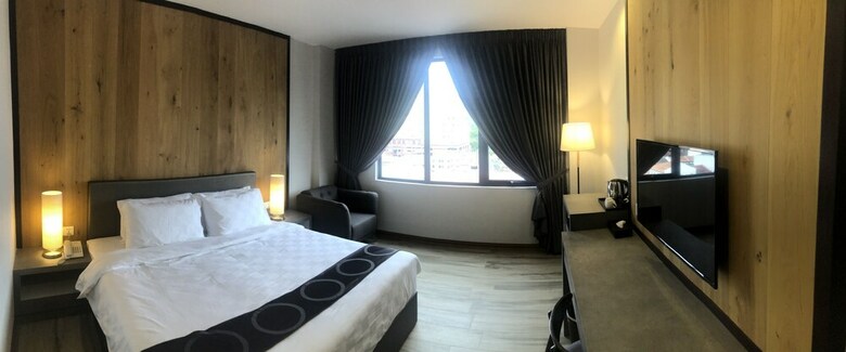 Frame Hotel