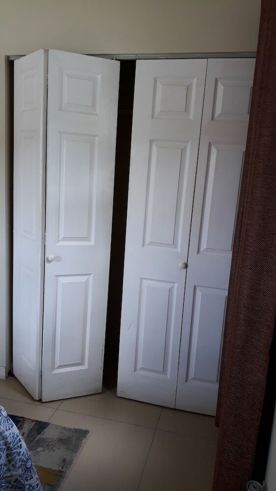 Hotel Spanish Town Secured Gated