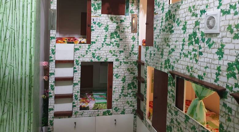 Gardenpod Hostel + Caf�