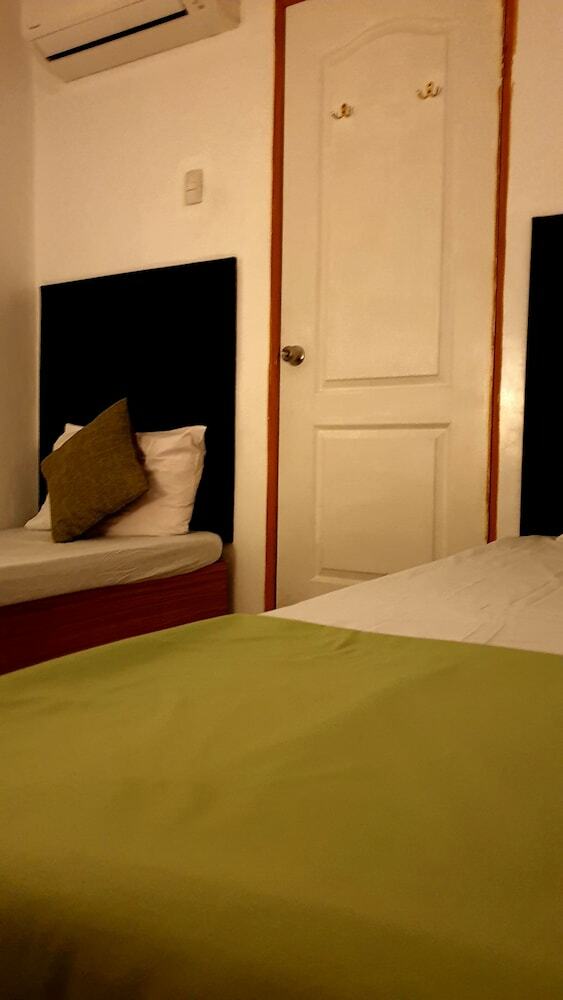 Gardenpod Hostel + Caf�
