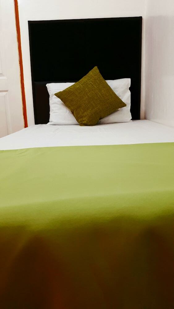 Gardenpod Hostel + Caf�
