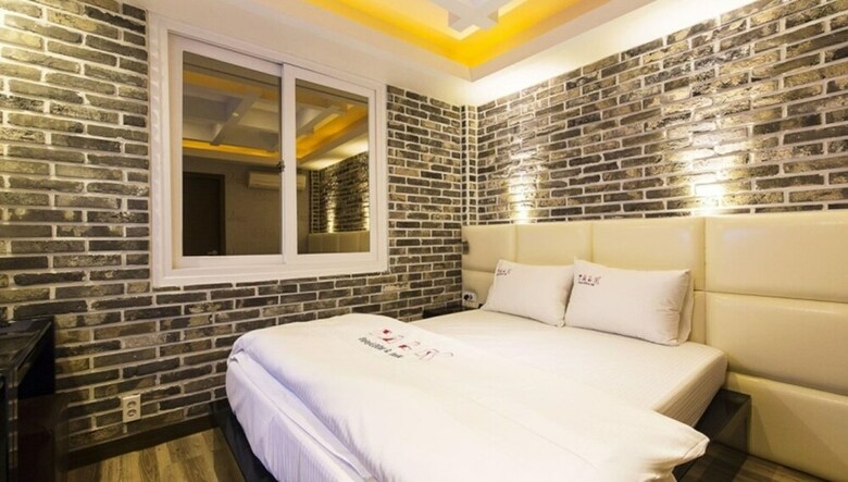 Talk Motel
