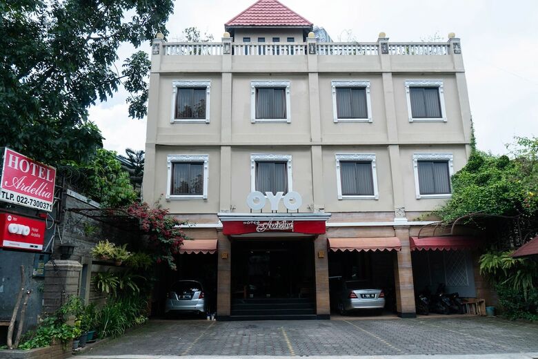 Hostal Oyo 701 Ardellia Hotel