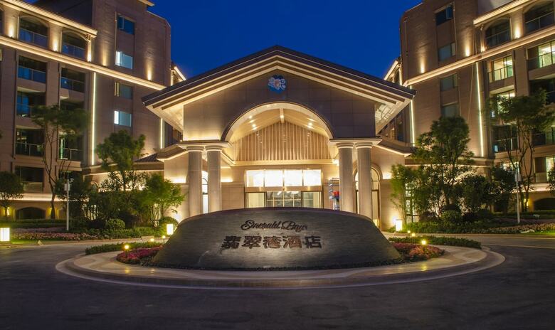 Aparthotel Emerald Bay Hotel Fuxian Lake