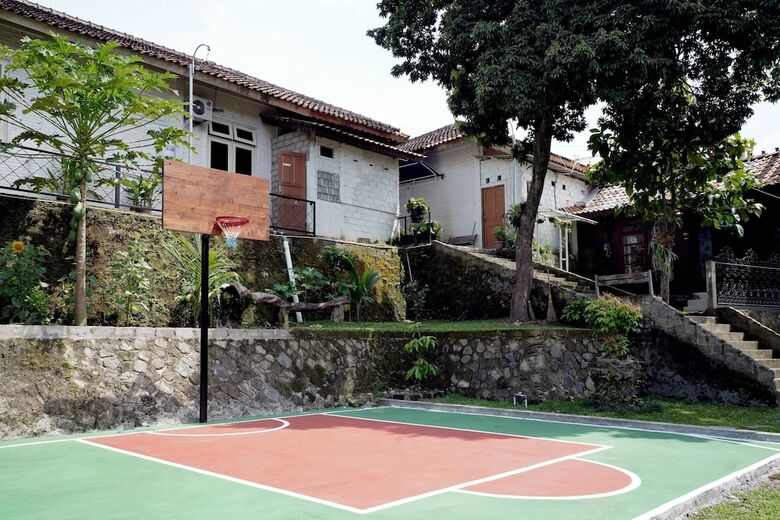 Hotel Oyo 749 Omah Putih