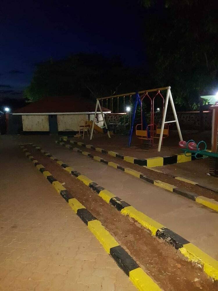 Savannah Paradise Hotel Makindu
