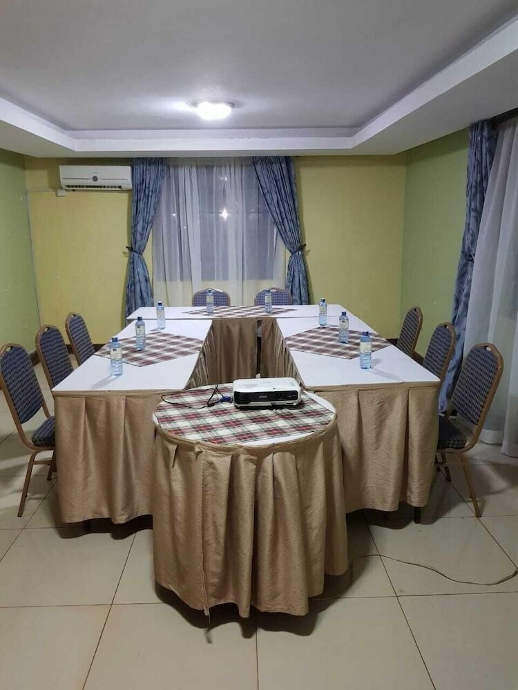 Savannah Paradise Hotel Makindu