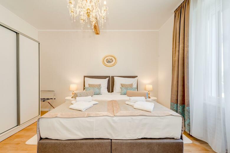 Hotel Le Monde Luxury Accommodation