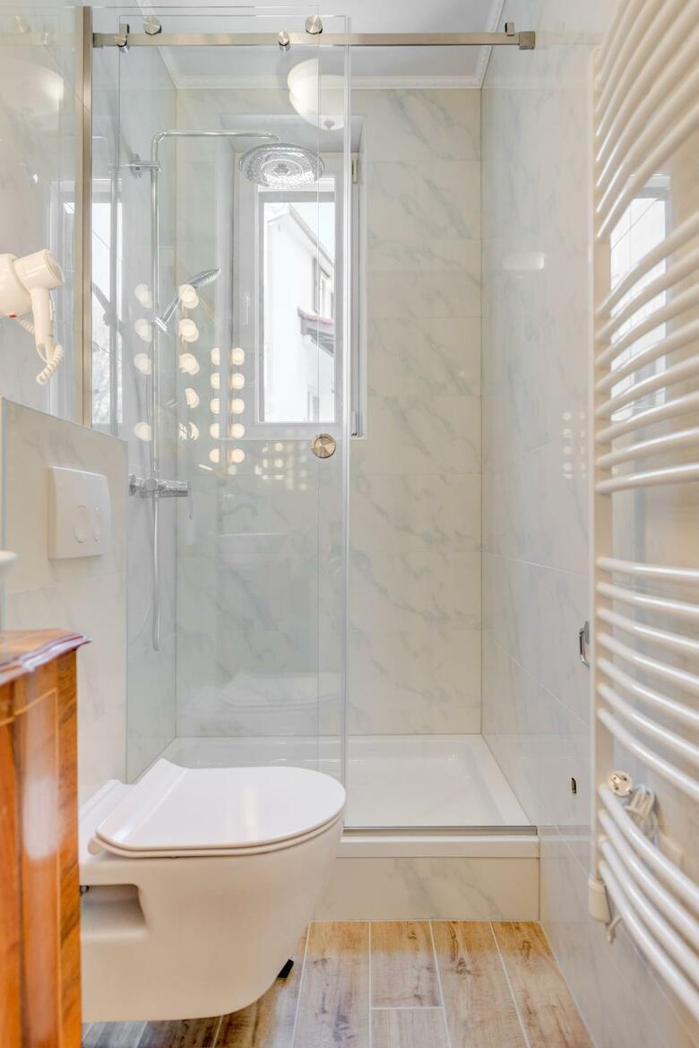 Hotel Le Monde Luxury Accommodation