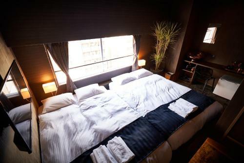 Hostal &and Hostel Hommachi East