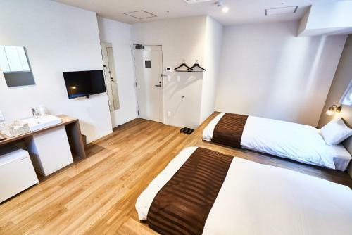 Hostal &and Hostel Hommachi East