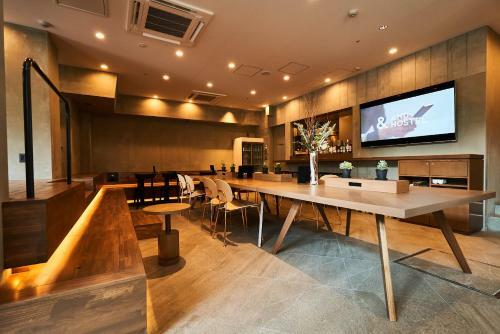 Hostal &and Hostel Hommachi East