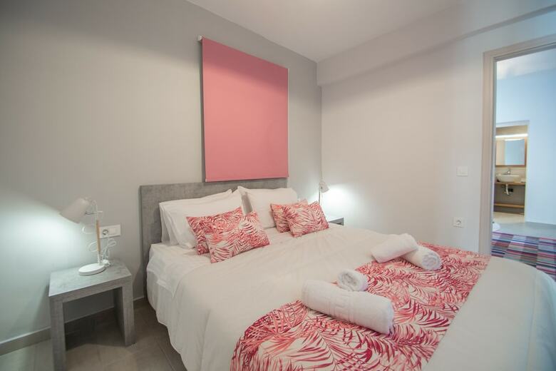 Ithaka Deluxe Home