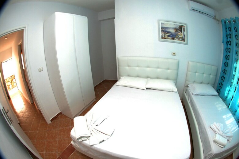 Maksi Apartments