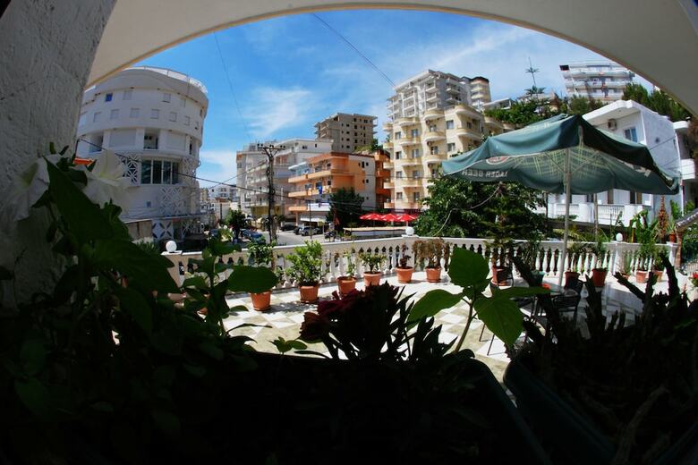 Maksi Apartments