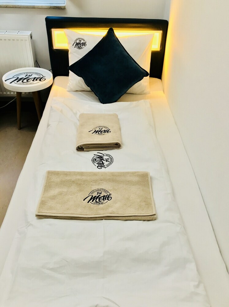 1st Motel / Hostel & Monteurhotel