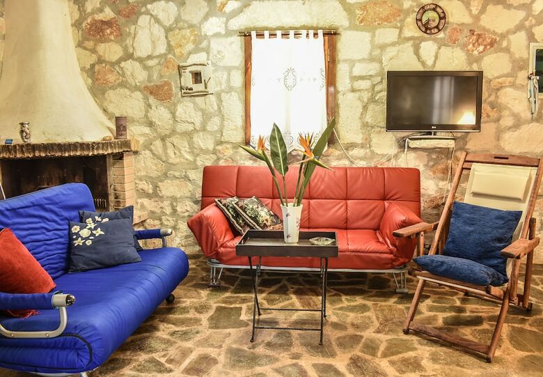 Apartamentos Giovani Stone House