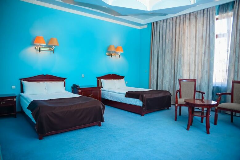Hotel Tyan Shan