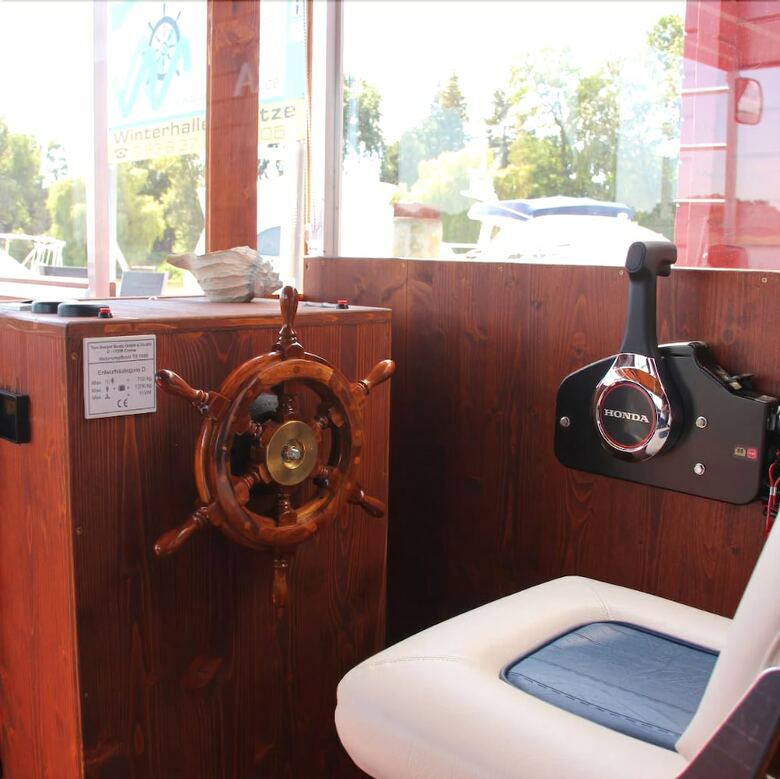 Hausboot K�tzkow Am Havelsee