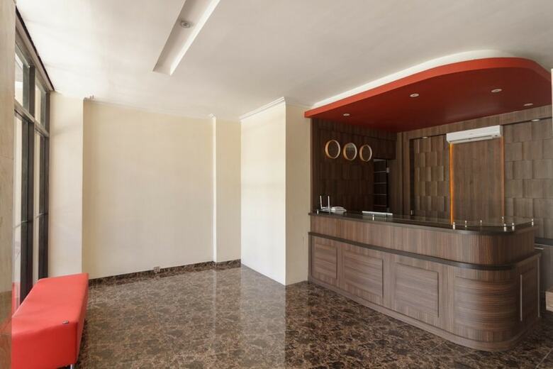 Hotel Reddoorz Plus @ Boulevard Panakkukang