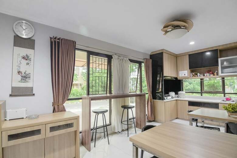 Hotel Reddoorz Plus Near Lippo Cikarang Mall 2