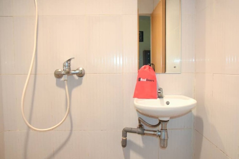 Hotel Reddoorz Near Rs Usu Medan