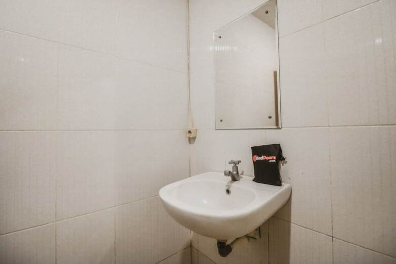 Hotel Reddoorz Near Rs Usu Medan