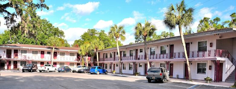 Hotel Carriage Inn Motel